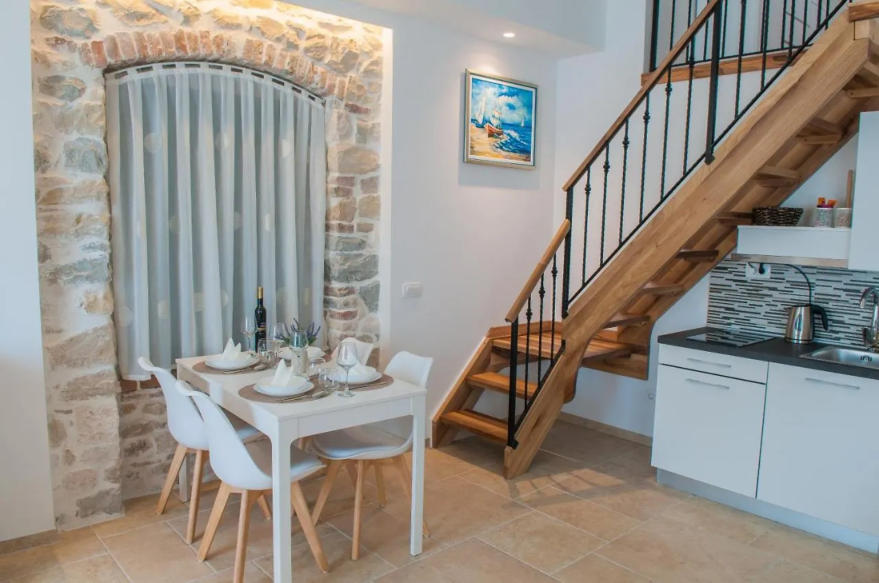 Bazzar Apartments Τρογκίρ