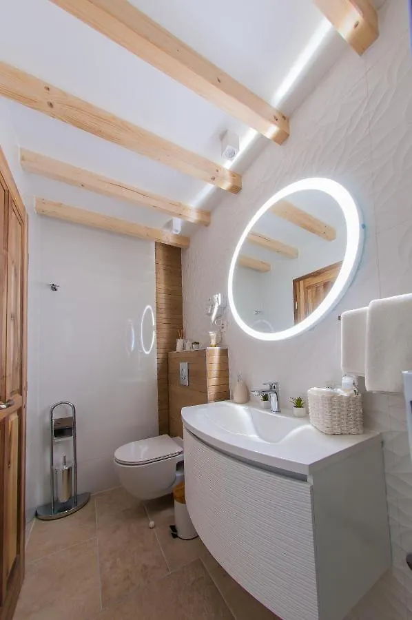 Bazzar Apartments Τρογκίρ